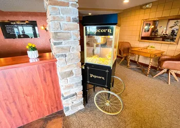 Pinemark Inn & Suites hotel thumbnail 3