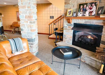 Pinemark Inn & Suites hotel thumbnail 4
