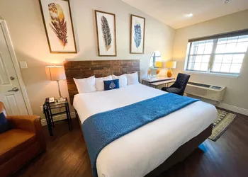 Pinemark Inn & Suites hotel thumbnail 8