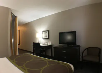 Super 8 by Wyndham Kapuskasing hotel thumbnail 5