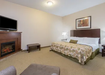Ramada by Wyndham Lac La Biche hotel thumbnail 8