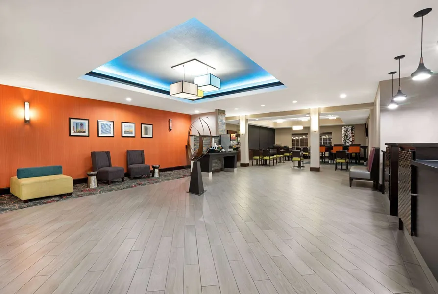 La Quinta Inn & Suites by Wyndham Houston Bush Intl Airpt E hotel detail image 6