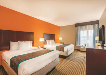 La Quinta Inn & Suites by Wyndham Houston Bush Intl Airpt E hotel thumbnail 7
