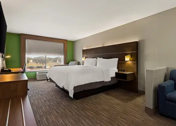 Holiday Inn Express Hotel & Suites Okmulgee by IHG hotel thumbnail 7