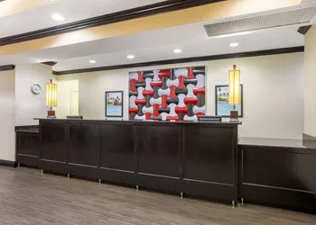 La Quinta Inn & Suites by Wyndham Conway hotel thumbnail 2