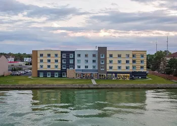 Fairfield by Marriott Port Clinton Waterfront hotel thumbnail 4