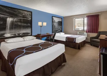 Super 8 by Wyndham Dubuque hotel thumbnail 6