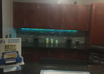 Travelodge by Wyndham Battle Creek hotel thumbnail 2