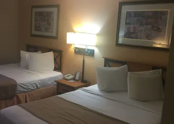 Travelodge by Wyndham Battle Creek hotel thumbnail 4