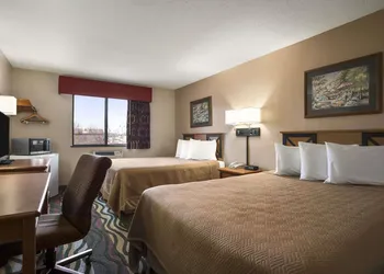 Travelodge by Wyndham Battle Creek hotel thumbnail 8