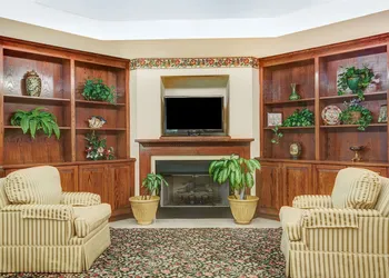 Days Inn by Wyndham Burlington East hotel thumbnail 2