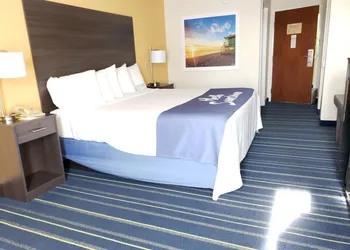Days Inn by Wyndham Burlington East hotel thumbnail 6