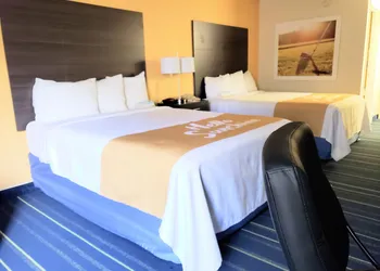 Days Inn by Wyndham Burlington East hotel thumbnail 7