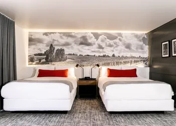 Vinland Hotel and Lounge hotel thumbnail 5