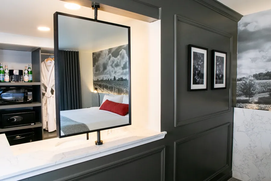 Vinland Hotel and Lounge hotel detail image 6
