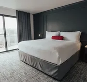Vinland Hotel and Lounge hotel detail image 7