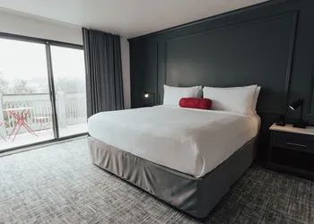 Vinland Hotel and Lounge hotel thumbnail 7