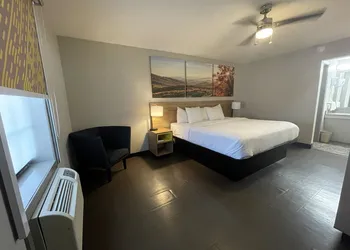 Days Inn by Wyndham Holladay hotel thumbnail 7