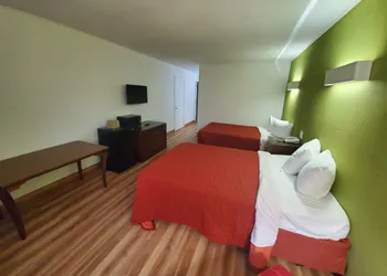 Royal Inn hotel thumbnail 6