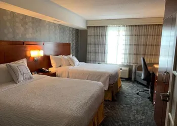 Courtyard by Marriott London hotel thumbnail 2