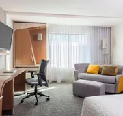 Courtyard by Marriott London hotel detail image 3