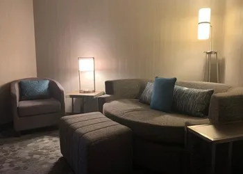 Courtyard by Marriott London hotel thumbnail 5