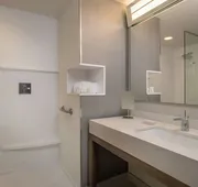 Courtyard by Marriott London hotel detail image 7