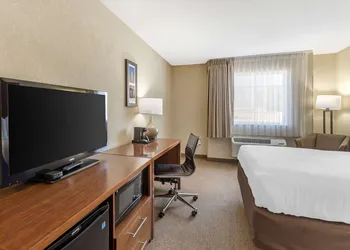 Comfort Inn & Suites Charleston Airport Convention Center hotel thumbnail 7