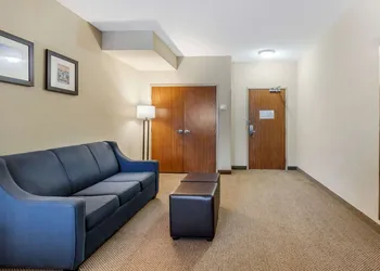 Comfort Inn & Suites Charleston Airport Convention Center hotel thumbnail 8