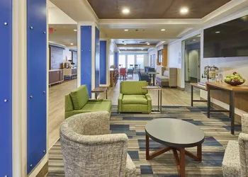 Holiday Inn Express Hotel & Suites Medford-Central Point by IHG hotel thumbnail 2