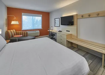 Holiday Inn Express Hotel & Suites Medford-Central Point by IHG hotel thumbnail 6