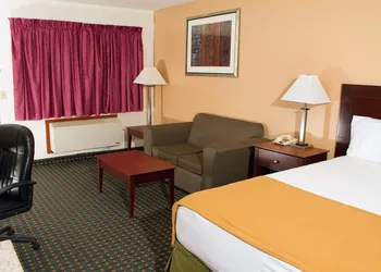 Budget Inn and Suites hotel thumbnail 5
