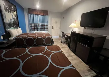 Crystal Inn Houston North I-45 hotel thumbnail 8