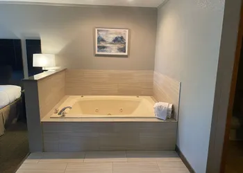 Heartland Inn hotel thumbnail 6