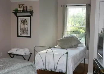 Josephine's Bed & Breakfast hotel thumbnail 7