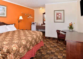 Americas Best Value Inn & Suites Klamath Falls hotel thumbnail 3