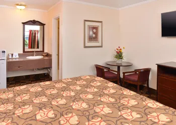 Americas Best Value Inn & Suites Klamath Falls hotel thumbnail 5