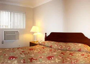 Sunset Inn and Suites hotel thumbnail 5
