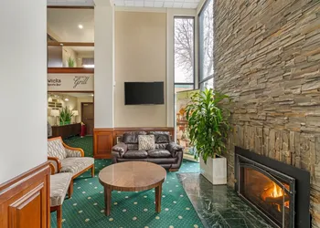 Rogue Regency Inn Medford Airport hotel thumbnail 3