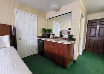 Rogue Regency Inn Medford Airport hotel thumbnail 5