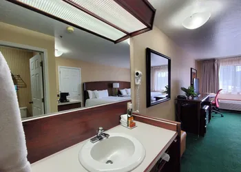 Rogue Regency Inn Medford Airport hotel thumbnail 6