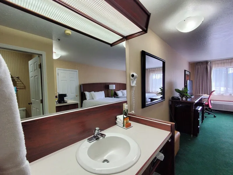 Rogue Regency Inn Medford Airport hotel detail image 6