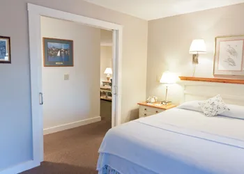 Mount Battie Inn hotel thumbnail 6