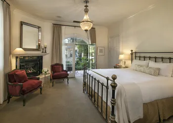 The Genevieve hotel thumbnail 4