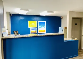 Days Inn by Wyndham Ardmore hotel thumbnail 2