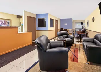 Days Inn by Wyndham Ardmore hotel thumbnail 3