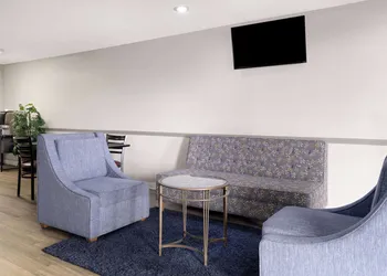 Days Inn by Wyndham Ardmore hotel thumbnail 5
