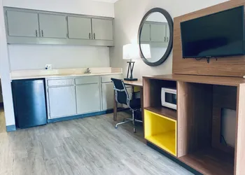 Days Inn by Wyndham Ardmore hotel thumbnail 6