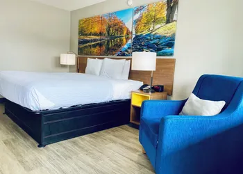 Days Inn by Wyndham Ardmore hotel thumbnail 7