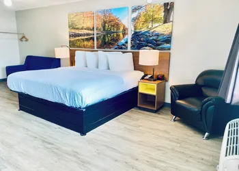 Days Inn by Wyndham Ardmore hotel thumbnail 8